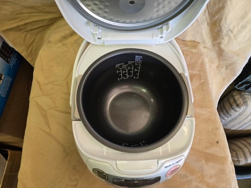 Zojirushi NS-ZCC10 5.5 Cup Fuzzy Rice Cooker - White - Used - Picture 3 of 7