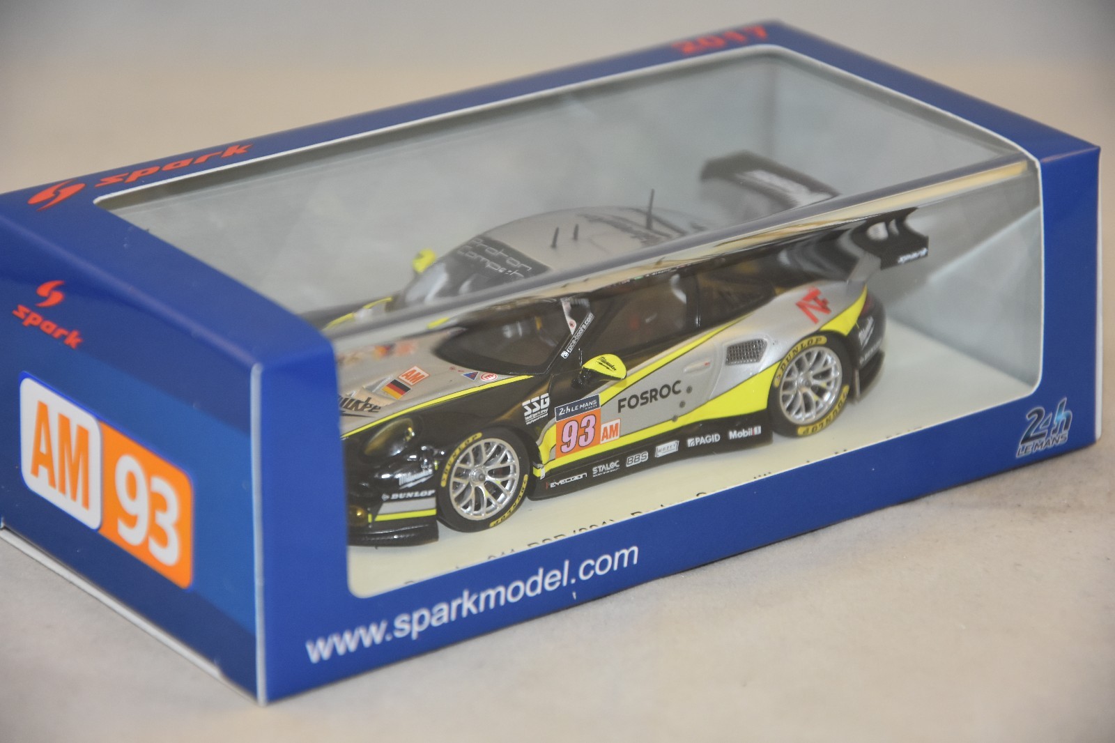 Miniature Porsche 911 RSR Spark S5842 d'exception 1/43 Proton Competition