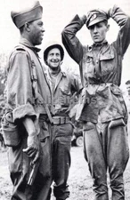 WW2 PICTURE PHOTO US black soldier  in front of a German officer POW 6915
