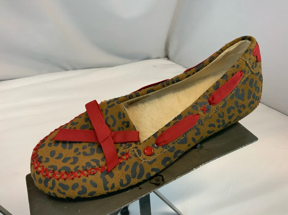 Ugg Leopard Print Moccasins Shoes Sz 6 Women Tan Black Red Bow Mint YGI D1S-25 - Image 3 of 4