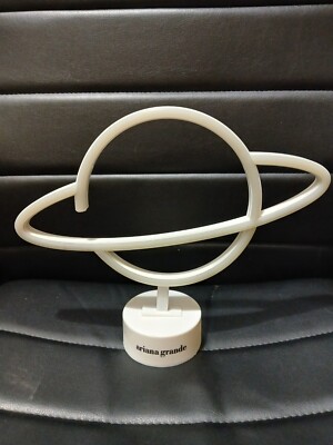 アリアナ・グランデ　非売品　ネオンデスクライト　ピンク ARIANA GRANDE NEON PINK DESK LAMP L/E BATTERY OPERATED LIGHT
