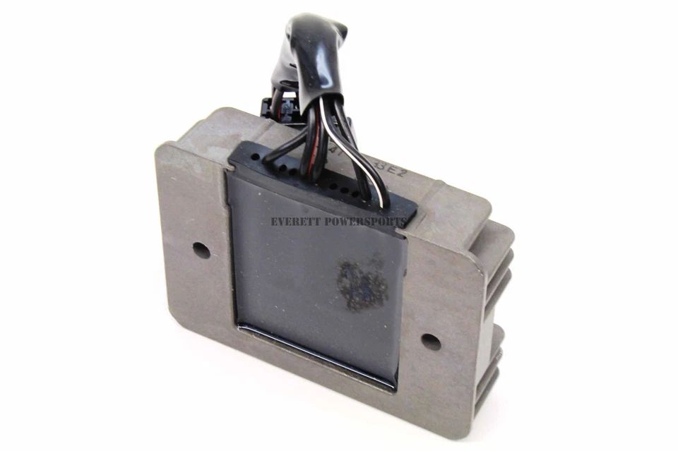 Regulador rectificador 01-05 GSXR600 750, 01-04 GSXR1000, 00-06 1300 Hayabusa #M190 Foto 2 de 4