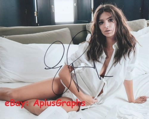 EMILY RATAJKOWSKI... Sexy Supermodel - SIGNED