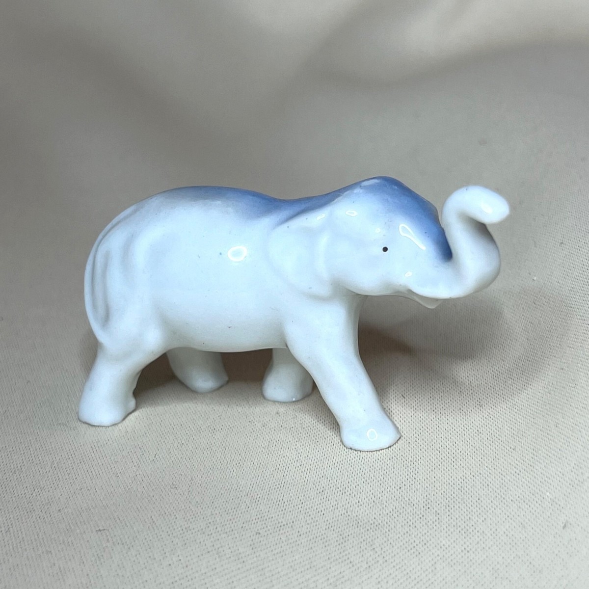 ●BLUE ELEPHANT● WINNI matte white Vintage Ceramic Elephant Figurine Blue/White Trunk Up Japan