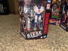 Hasbro Transformers Siege War for Cybertron Trilogy Autobot Mirage Car Gun