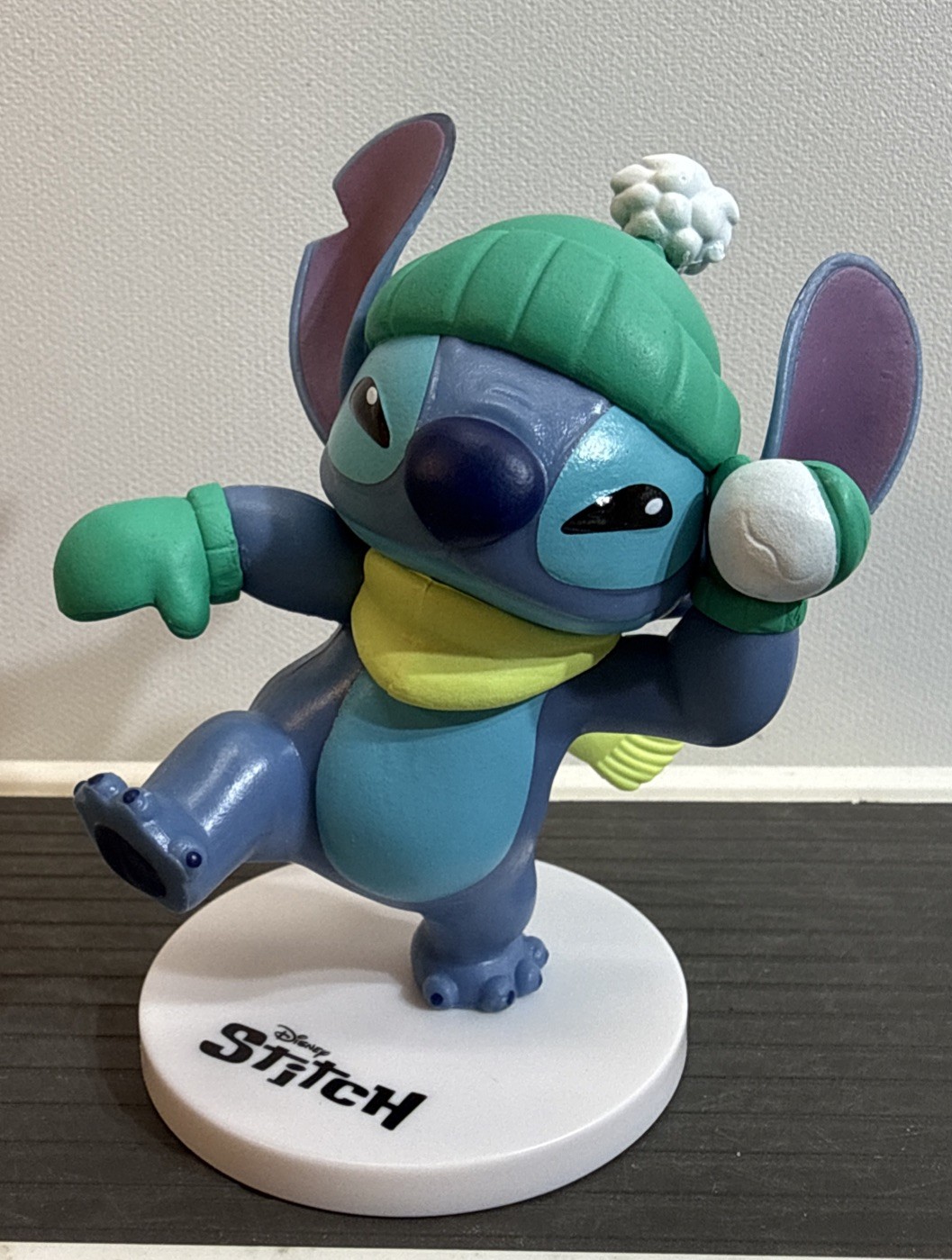 Disney STITCH Invierno Bola de Nieve Lanzamiento 3” Figura CultureFly