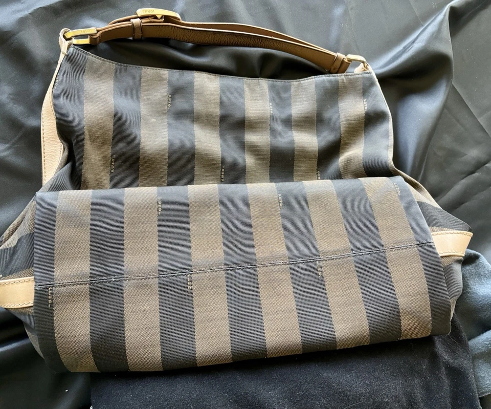 Bolso de Mano Fendi Penguin Rayas Vintage Lona y Cuero Acentos Dorados Italia Foto 2 de 4