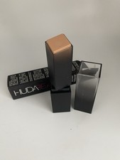 Base en barra de cobertura edificable HUDA BEAUTY #Filtro sintético ~ Amaretti 310G
