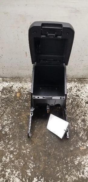 Consola piso delantero sin cargador inalámbrico compatible con 16-18 TACOMA negro FD15 Foto 3 de 4