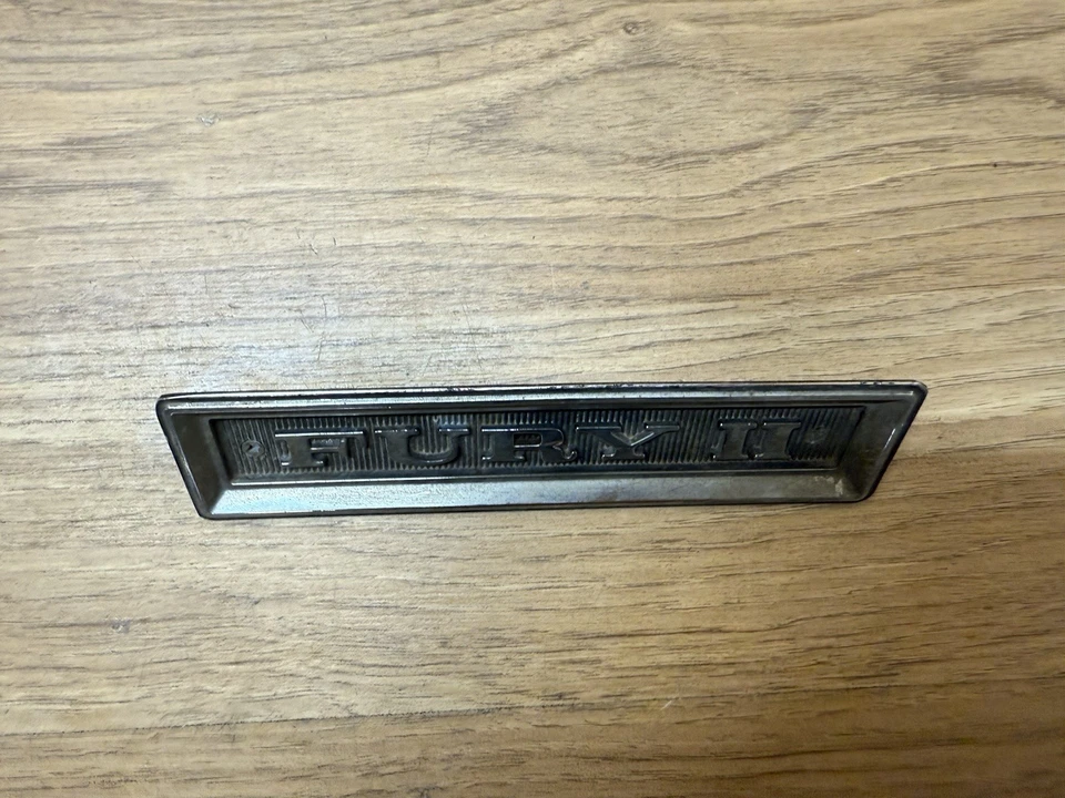 Chrysler vintage 1968 Plymouth Fury II emblema 2786335 OEM Foto 2 de 4