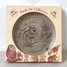 Poole For Collectors Harvest Mouse Hand finished 5" stoneware plaque/plate