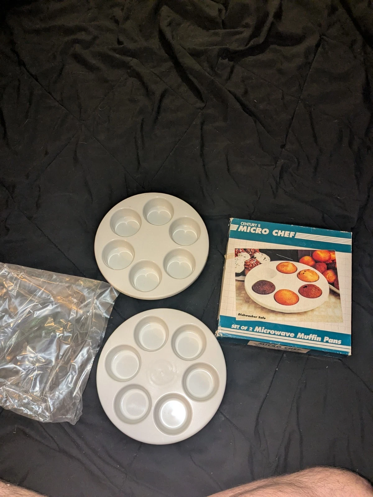 6B Century II Micro Chef Microwave Set Of 2 Muffin Pans New Vintage Taiwan 1980s