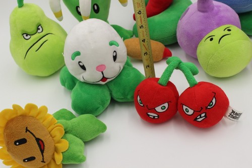 Lotto 9 Piante Vs Zombie Peluche Altre Piante Monster Lotto - Giocati - ETICHETTE TAGLIATE - Foto 3 di 10