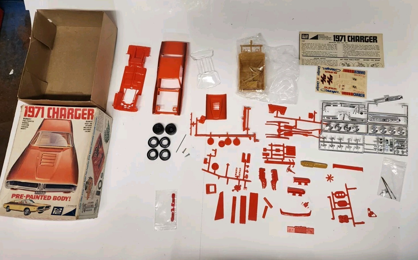 1971 Dodge Charger MPC 1/25 Scale Prepainted 7107250 Car Model Kit