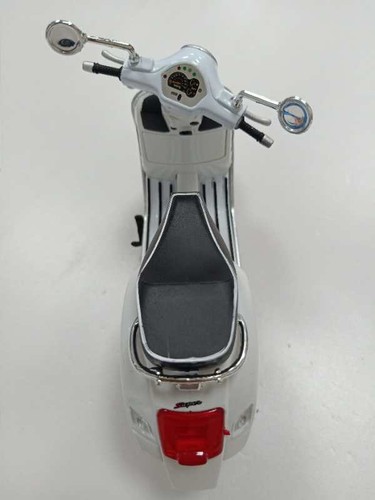 1:12 NewRay Vespa GTS 300 Alloy Scooter Model Deadpool Collectible White - Picture 8 of 12