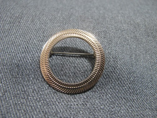 Broches prendedor corona metal dorado vintage tejido con cuentas cremosas + 2 rayas - Imagen 10 de 14