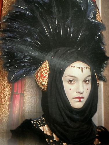 STAR WARS EPISODE I QUEEN AMIDALA RED SENATE GOWN 1999 Free Queen Amidala - Picture 3 of 14