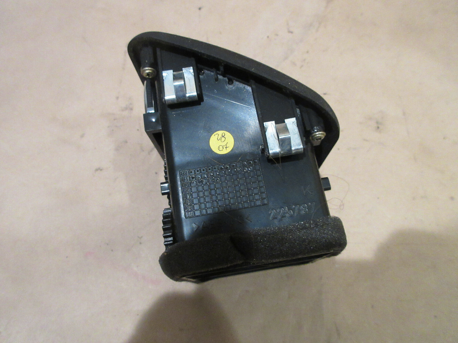 Maserati Quattroporte 05-06 4.2 - Dashboard Side Air Vent P/N 66527400