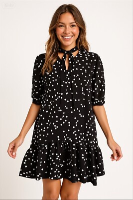 Kleid mit Polka-Dots vom belarussischen Label Amelia Lux   Elegant & Feminin