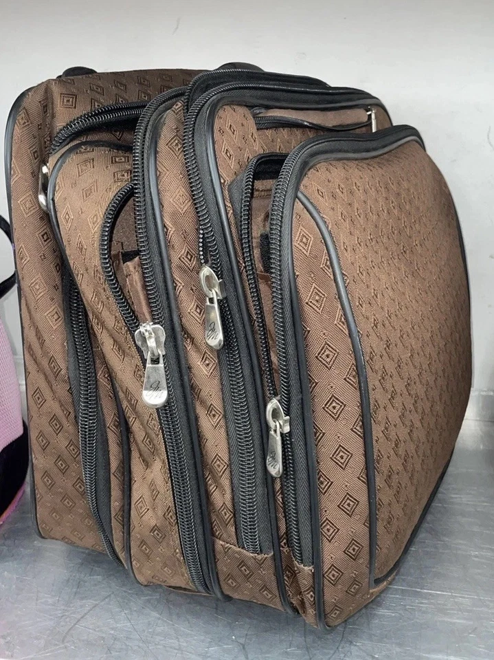 Maletín de equipaje con ruedas Joy Mangano marrón castaño. 16,5”. Foto 2 de 4