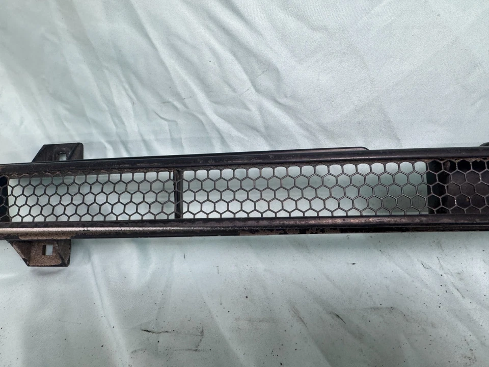 87-90 Nissan Pulsar NX N13 Grelha de Capô Frontal OEM Painel de Acabamento de Grelha de Estoque - Imagem 3 de 4