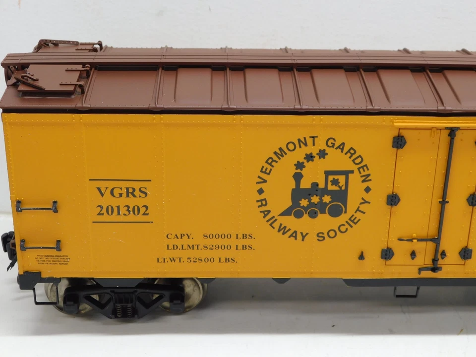 AMS G Scale AM32-501  40' Steel Side Reefer Lettered for Vermont Garden Railway - Image 2 of 4