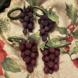 Pier 1 Beaded Fruit Grapes Napkin Rings Holders Set of 4 Tablescape Decor