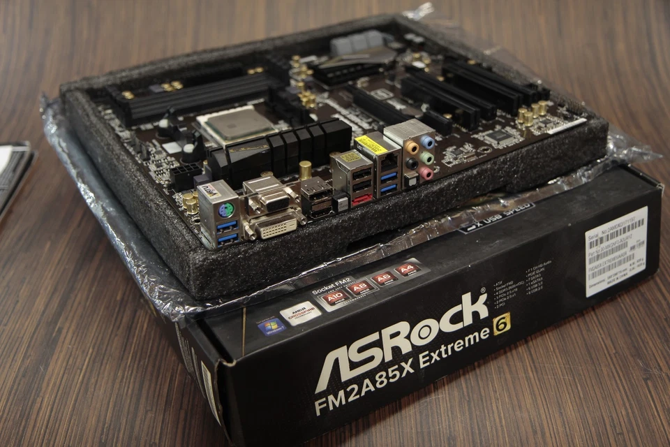 NEW - ASRock FM2A85X Extreme6 ATX AMD Motherboard - Includes A8-5500 CPU - Image 2 of 4