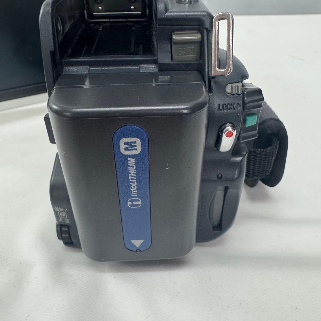 ソニー Sony HANDYCAM DCR-TRV950 150x ビデオカメラ Review] Sony DCR-TRV950 From 2003 - YouTube