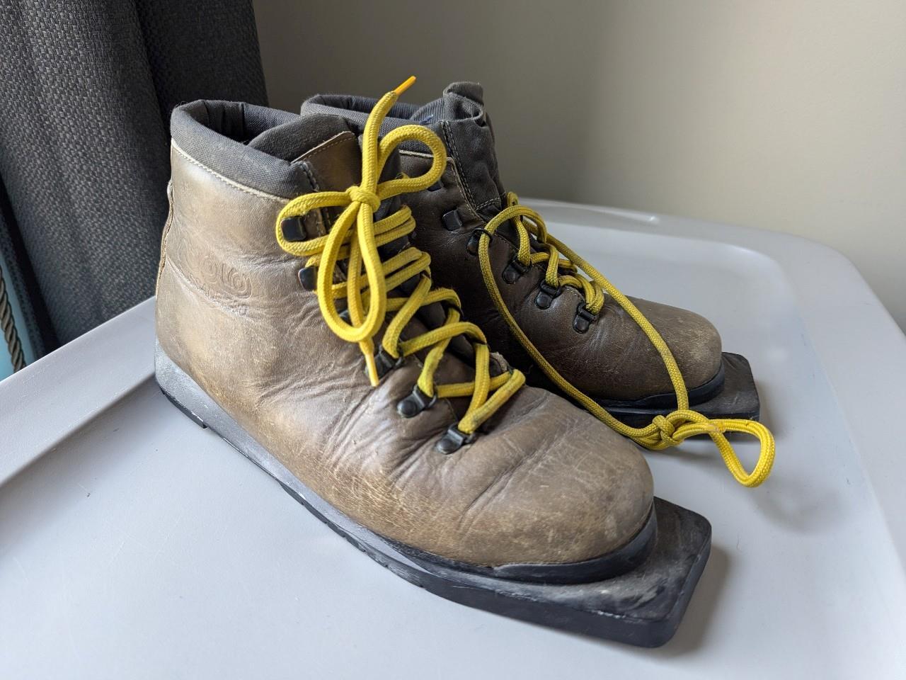 SALOMON stivali vintage 3 PIN cross country ASOLO vibram 40 EU ITALIA telemark 75mm nordico