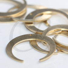 6 Pieces Raw Brass Moon - Crescent - Pendant 28.5x27.5mm CW-3879C-D-515 