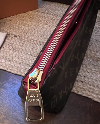 eclat 　　　　　LOUIS VUITTON カスティリアンレッド 🇫🇷 LVの赤のスケルトントランク🧳 うん。めっちゃかっこよくない