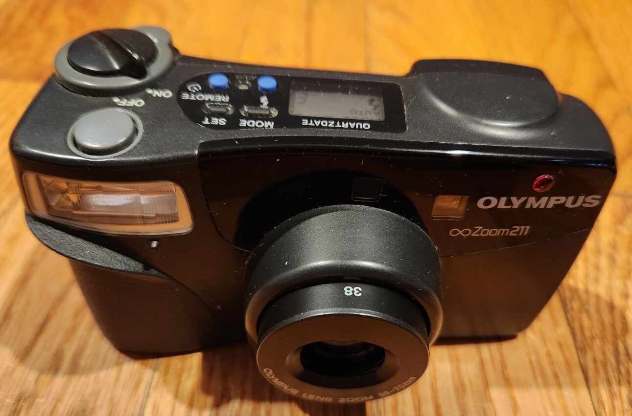 Olympus Infinity Zoom 211 3870mm Zoom 35mm Point & Shoot Film Camera