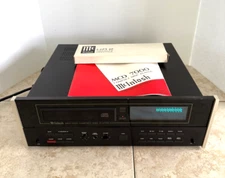 MCINTOSH MCD7000 CD PLAYER WITH MANUAL and REMOTE