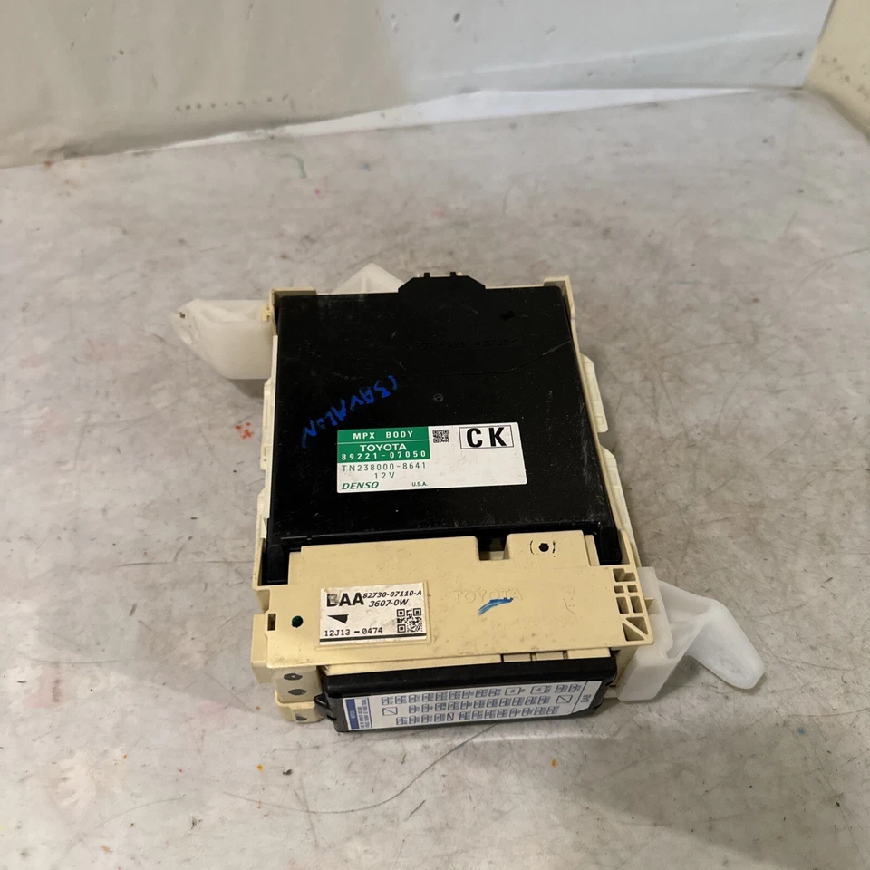 2013 TOYOTA AVALON OEM MULTIPLEX NETWORK CONTROL MODULE OEM 8922107050 - Image 3 of 4