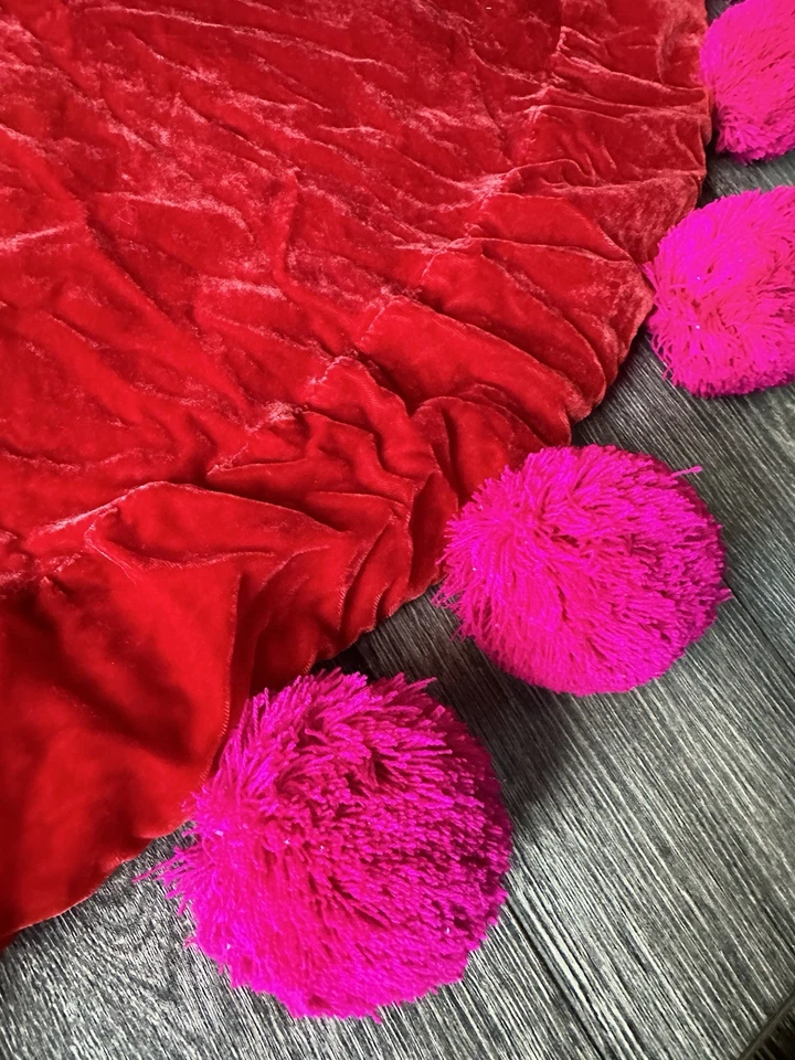 "Impresionante falda de árbol de Navidad de terciopelo rojo y rosa vibrante de 60"" Anthropologie" Foto 2 de 4