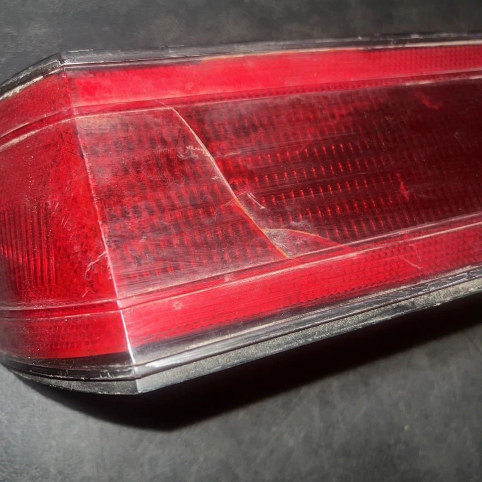 Dodge Diplomat Plymouth Gran Fury MoPar 1980-1989 lente de lámpara trasera izquierda - tiene grieta Foto 3 de 4