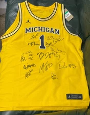 2025/2026 Michigan Wolverines Basketball Team Signed Jersey Auto Dusty May Yaxel