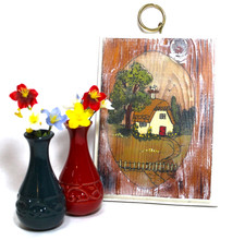 Mini Ceramic Vases Green Red  & Wood Plaque Thatched Roof Cottage Set 3