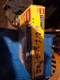 LEGO Pirates Soldiers Fort 70412 New never opened RETIRED!  damaged box