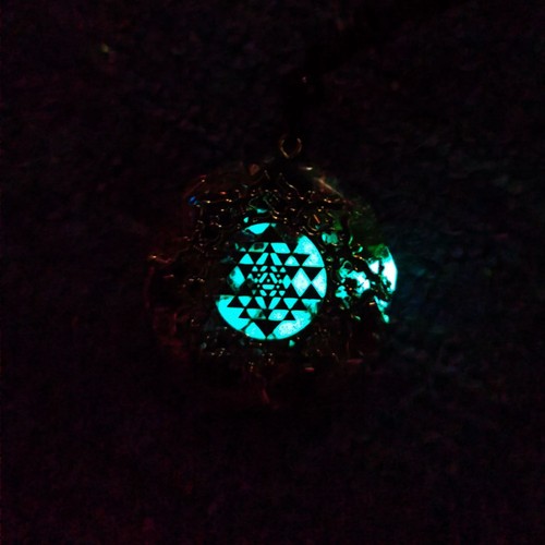 Ciondolo Orgone Collana Luminosa Guarigione Energia Meditazione Sri Yantra Ciondolo - Foto 4 di 6