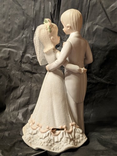 1983 Bride & Groom Wedding music Box By Lefton Plays We've Only Just Begun - Picture 2 of 4