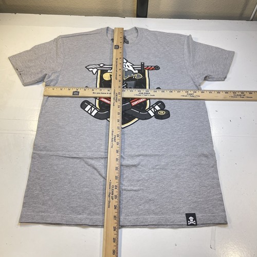 Johnny Cupcakes Exclusive LAS VEGAS GOLDEN KNIGHTS VGK NHL HOCKEY T SHIRT Sz L - Picture 5 of 5