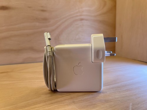 MacBook Pro 15" | Quad Core i7 | 256GB SSD | 16GB RAM | Good Battery | Good Cond - Picture 22 of 23