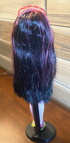 Monster High Gloom Beach Draculaura Doll EUC with Stand - Picture 6 of 9