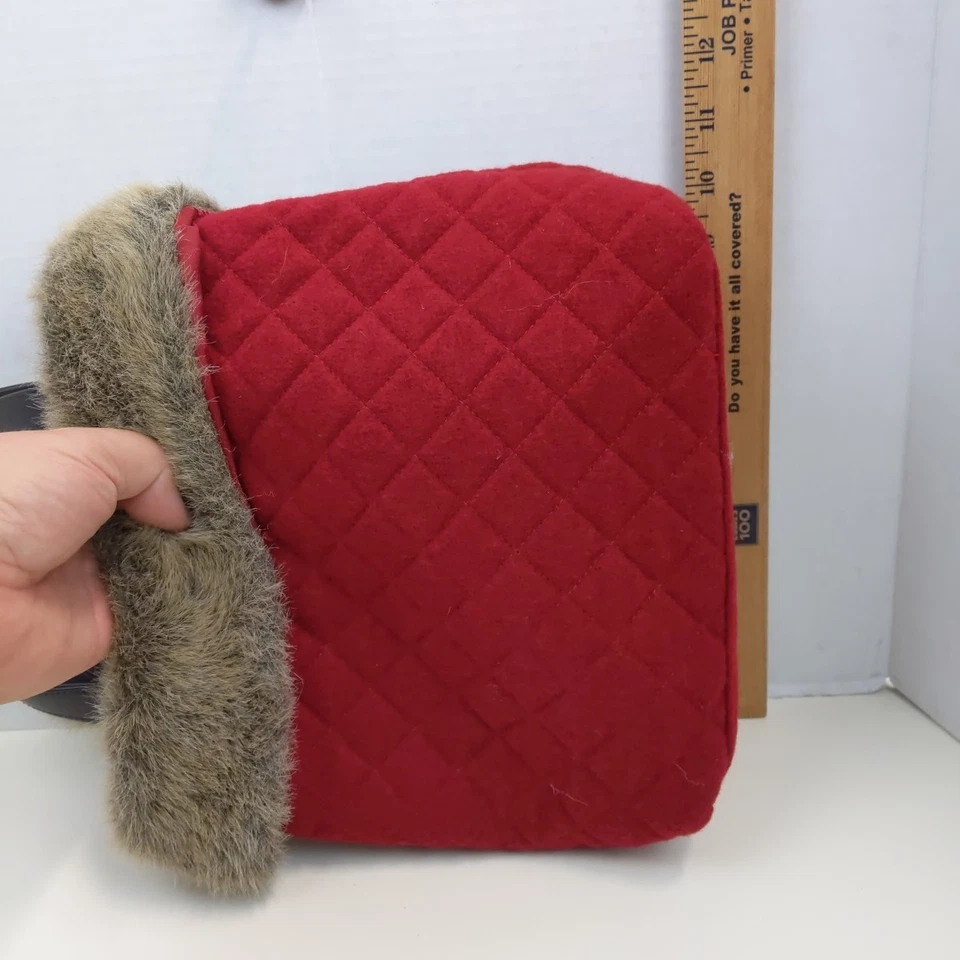 Bath & Body Works красный выстеганный искусственного меха отделки сумка с короткими ручками зимний праздник сумочка Pom  - Изображение 3 из 4