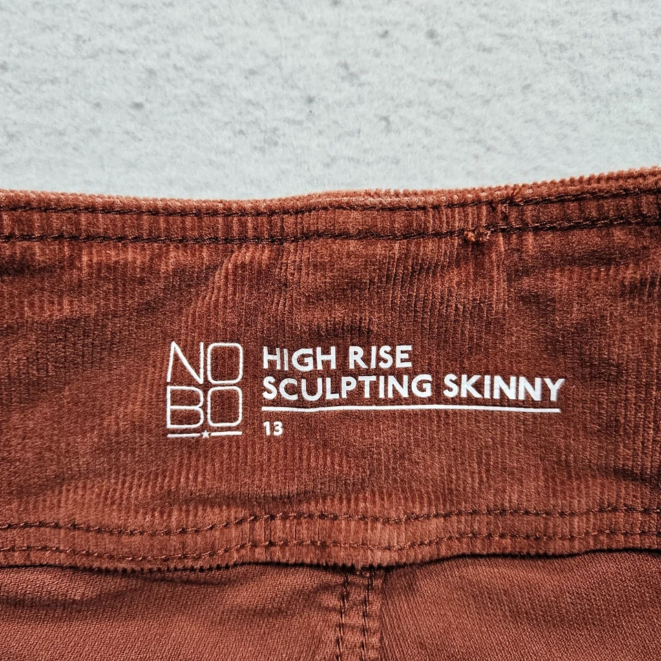 Pantalones ajustados No Boundaries de tiro alto esculpidos para mujer 13 rojo óxido marrón pana Foto 4 de 4