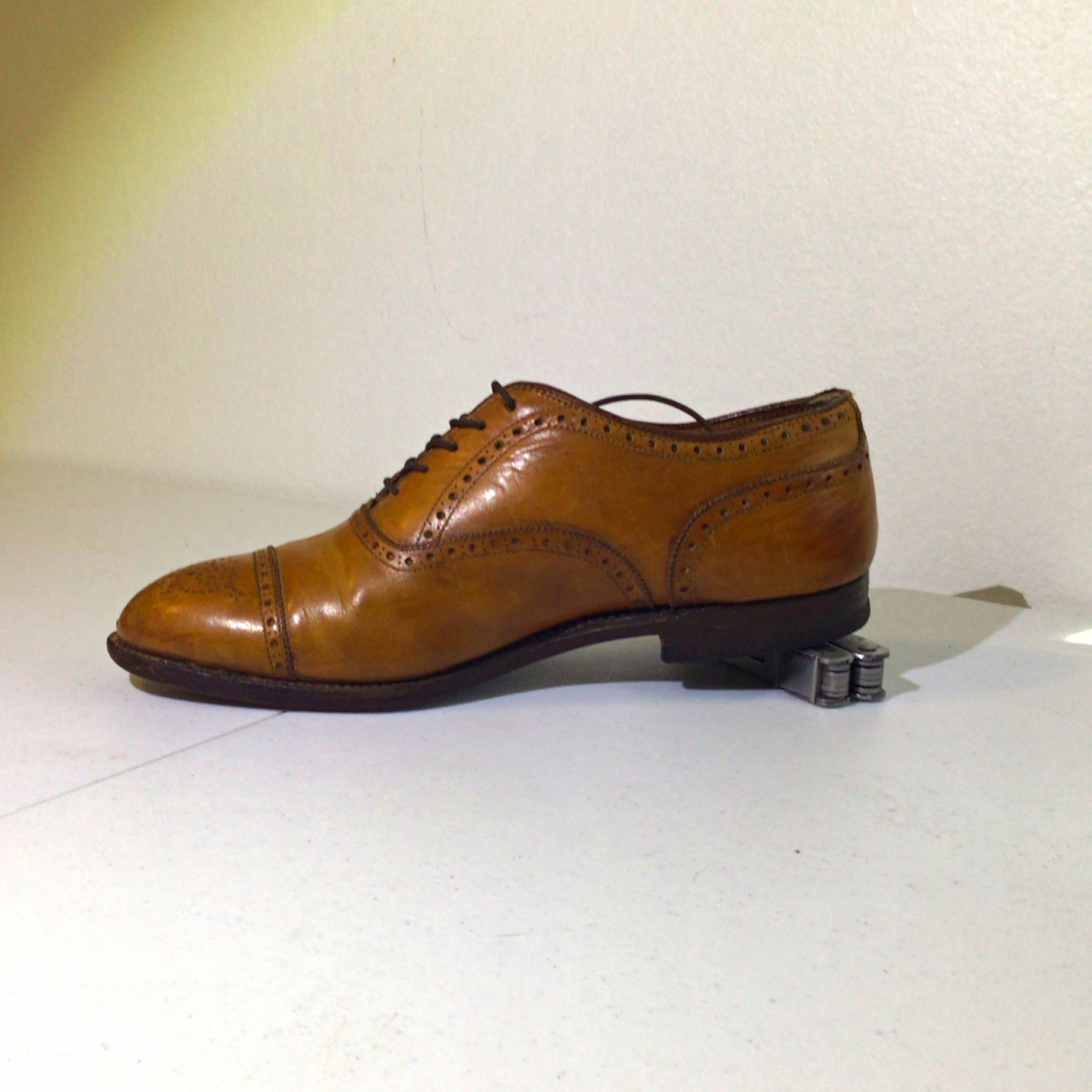 Alden 911 Burnished Tan Calfskin Medallion Tip Bal