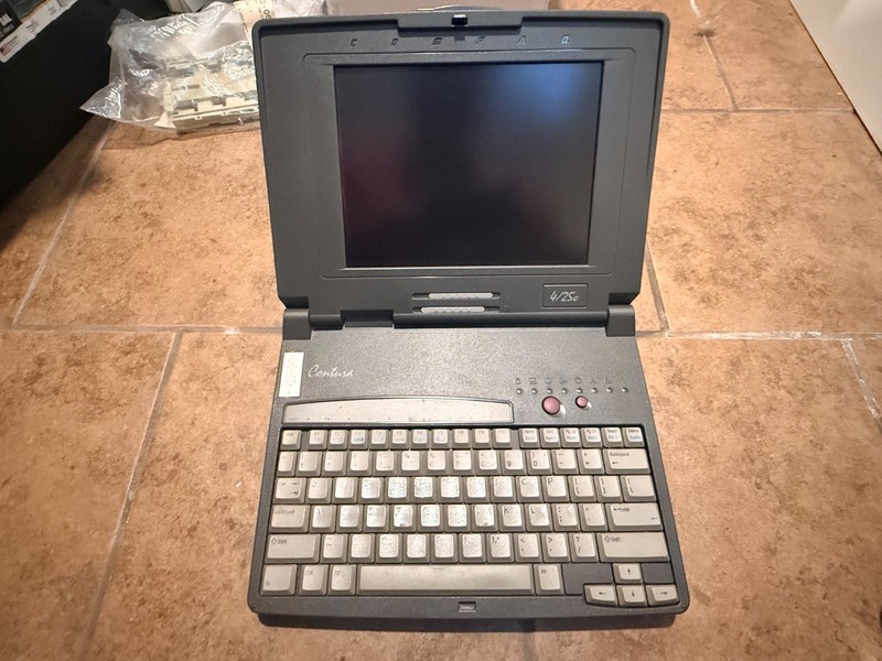 Vintage Compaq Contura 4/25c Laptop DOS / Windows 3.11 / Windows 95 486