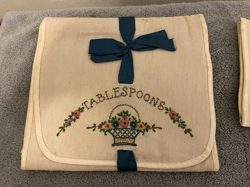 Vintage Set of 4 Embroidered Silverware Holder Rollup - Picture 3 of 7